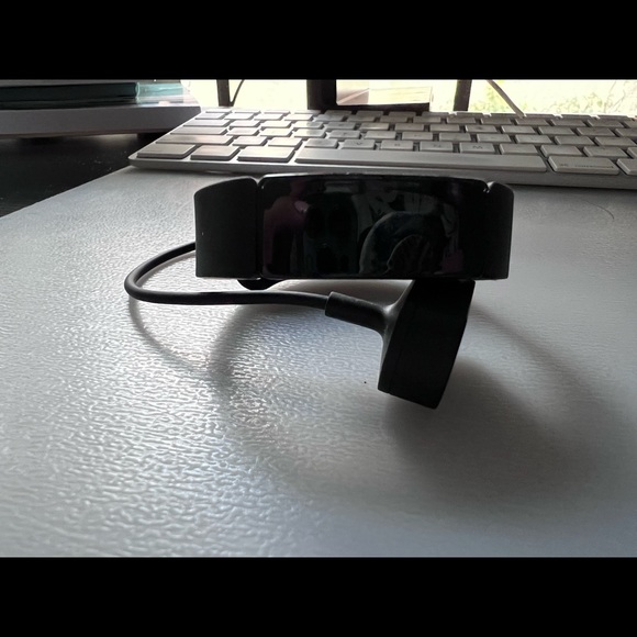 Fitbit Inspire Tracker - Picture 1 of 3